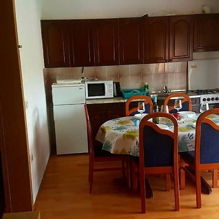 Apartmani Vibovec Lana 305 โลปาร์ ภายนอก รูปภาพ