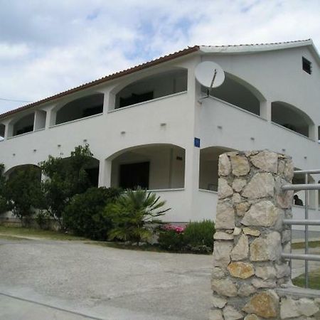 Apartmani Vibovec Lana 305 โลปาร์ ภายนอก รูปภาพ