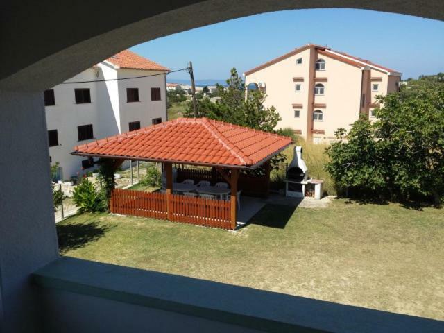 Apartmani Vibovec Lana 305 โลปาร์ ภายนอก รูปภาพ